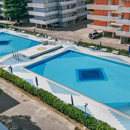 2 Bedroom Lovely In Apartment *