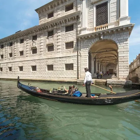 Apartman 2 Bedroom Lovely In