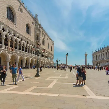 Apartment 2 Bedroom Lovely In