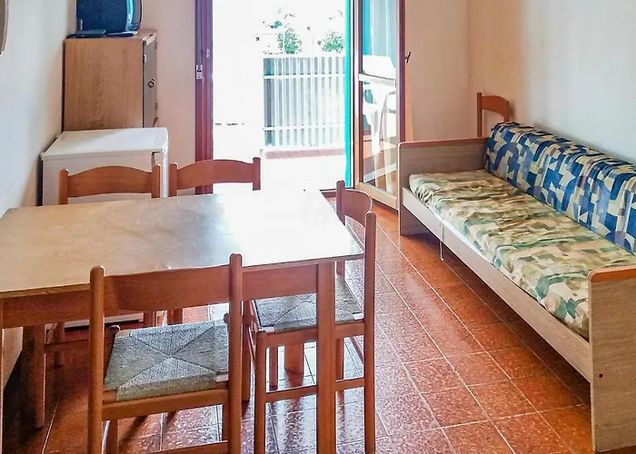 2 Bedroom Lovely In Appartement Bibione